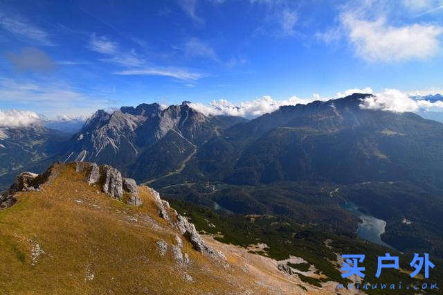 穿越奥地利边境，楚格峰地区徒步旅行