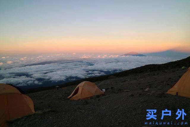 登上坦桑尼亚非洲第一高峰乞力马扎罗山之梦