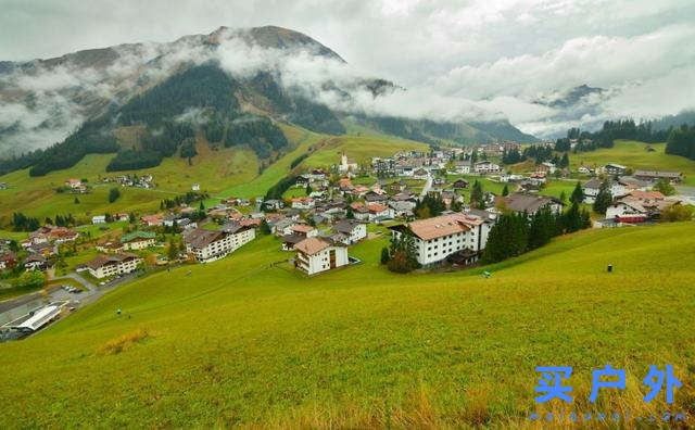 穿越奥地利边境，楚格峰地区徒步旅行