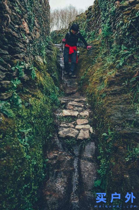 西班牙朝圣之路，走过风雪冰雨的蜜月旅行