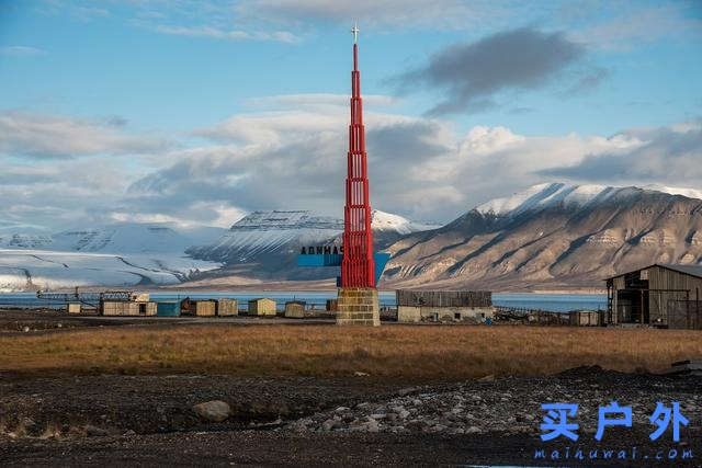 身穿Klattermusen攀山鼠羽绒连帽外套探索世界极北之岛，斯瓦尔巴群岛