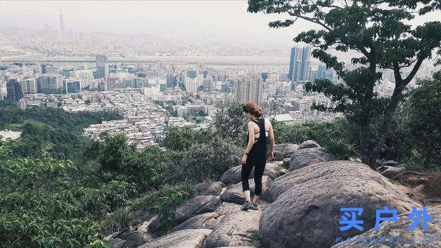 穿的第一件户外装备，当一个都市与山林穿梭的双栖女子