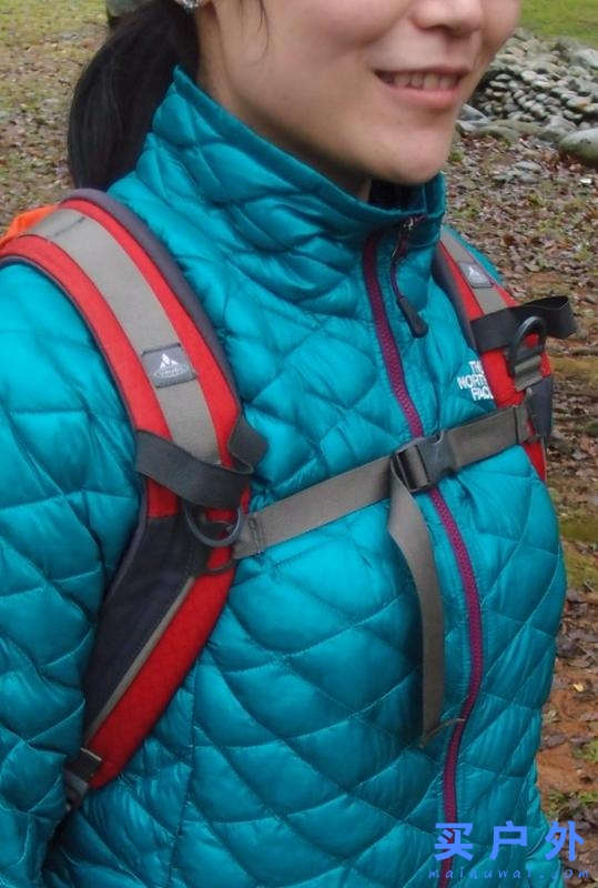 把原先的羽绒服汰换掉啦，以后上山就靠这件The North Face ThermoBall北面保暖棉服外套