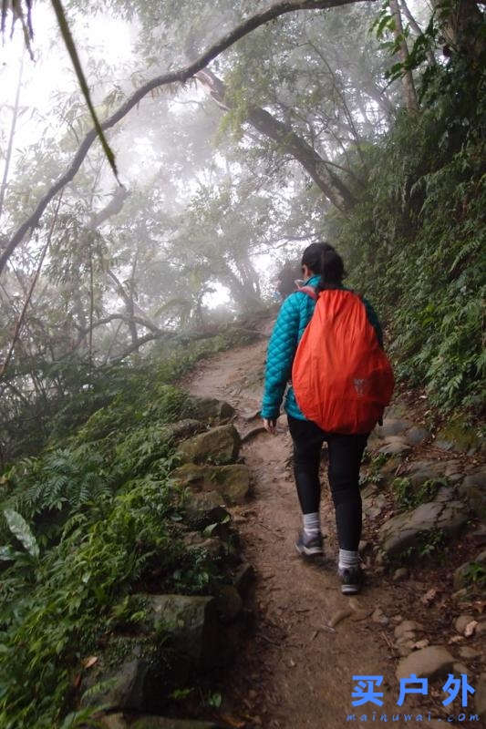 把原先的羽绒服汰换掉啦，以后上山就靠这件The North Face ThermoBall北面保暖棉服外套