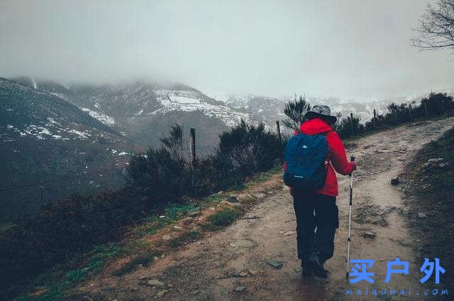 西班牙朝圣之路，走过风雪冰雨的蜜月旅行