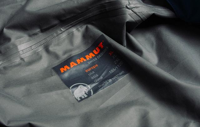Mammut猛犸象防水冲锋衣评测，谁说户外不帅气