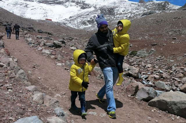 在南美洲厄瓜多尔钦博拉索火山上徒步，雪山比珠穆朗玛峰要高