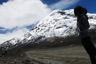 在南美洲厄瓜多尔钦博拉索火山上徒步，雪山比珠穆朗玛峰要高