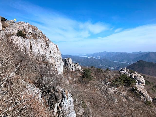 韩国人特别喜欢爬山,我就去爬了韩国釜山第一高山金井山姑堂峰