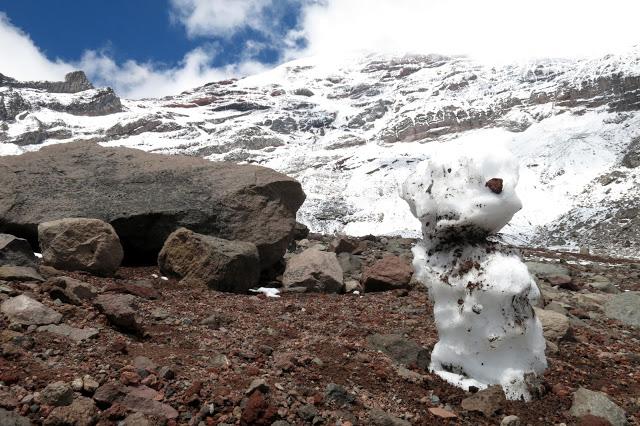 在南美洲厄瓜多尔钦博拉索火山上徒步，雪山比珠穆朗玛峰要高