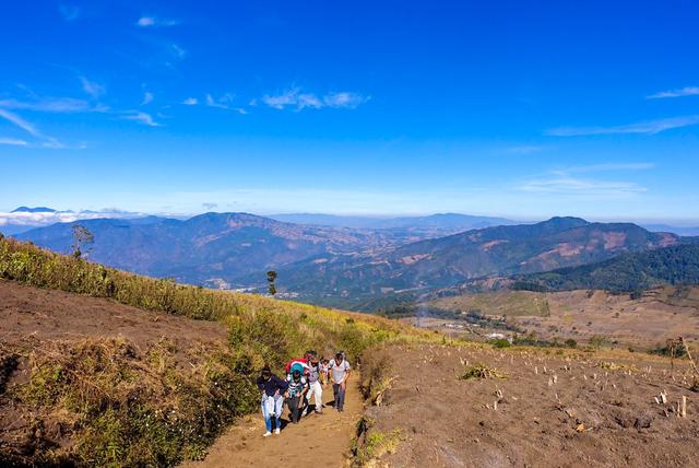 危地马拉值得去的火山，富埃戈火山和阿卡特南戈火山