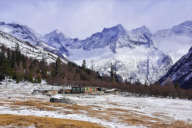 四姑娘山双桥沟，适合休闲旅游的人看风景