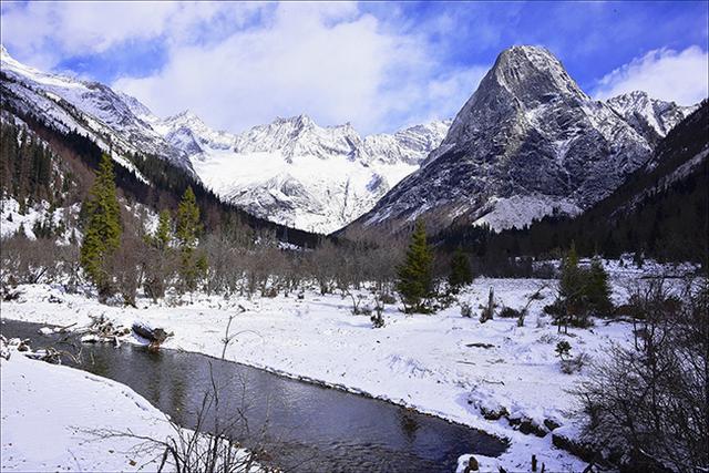 四姑娘山双桥沟，适合休闲旅游的人看风景