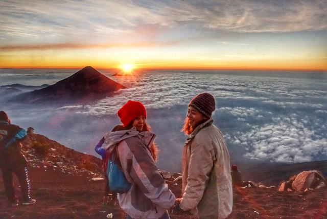 危地马拉值得去的火山，富埃戈火山和阿卡特南戈火山