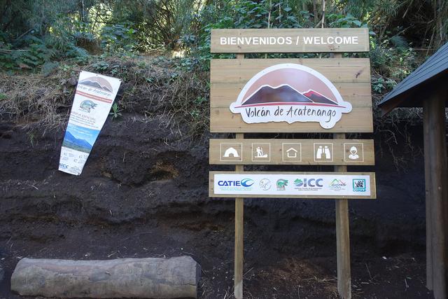 危地马拉值得去的火山，富埃戈火山和阿卡特南戈火山