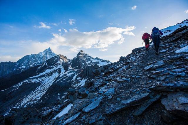 爬四姑娘山大峰，体验初级雪山攀登的乐趣