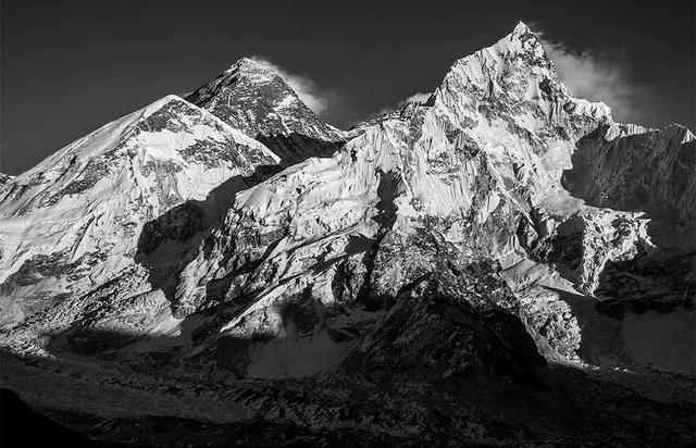征服世界最高峰珠穆朗玛峰，那些无人关注的夏尔巴向导的故事