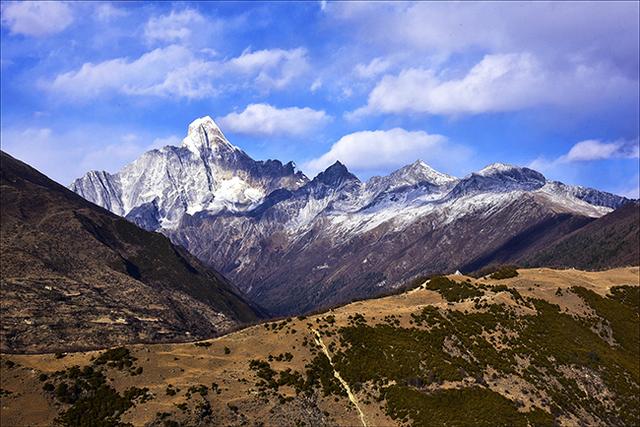 四姑娘山双桥沟，适合休闲旅游的人看风景