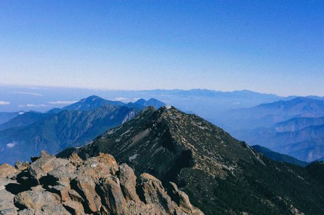 The North Face户外轻量防水登山鞋实测,翻山越岭全靠它