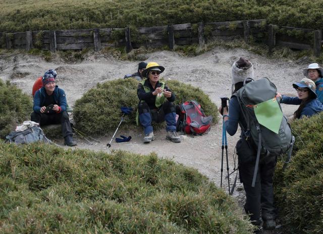 户外知识，徒步登山行进间怎么休息最有效？