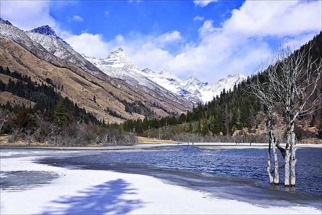 四姑娘山双桥沟，适合休闲旅游的人看风景