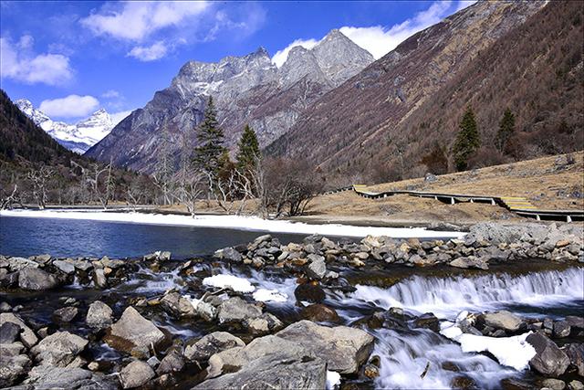 四姑娘山双桥沟，适合休闲旅游的人看风景