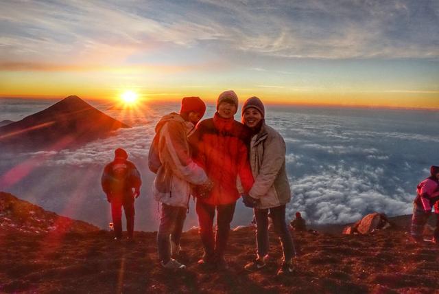 危地马拉值得去的火山，富埃戈火山和阿卡特南戈火山