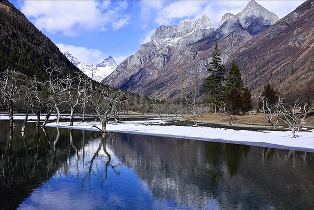 四姑娘山双桥沟，适合休闲旅游的人看风景