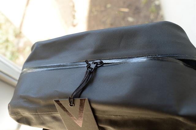 始祖鸟Veilance都市商务系列背包开箱，极简主义的新选择