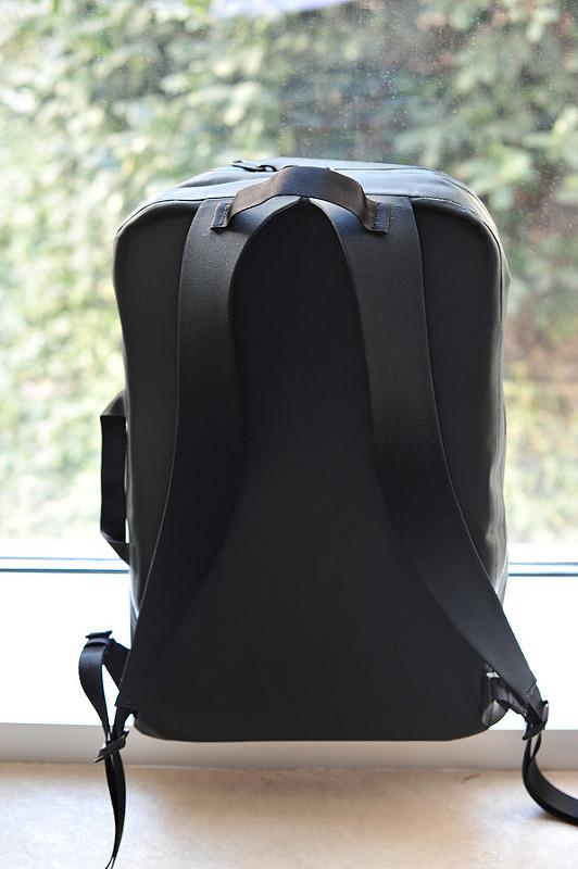 Arc'teryx除了户外背包，还有高端双肩笔记本电脑背包