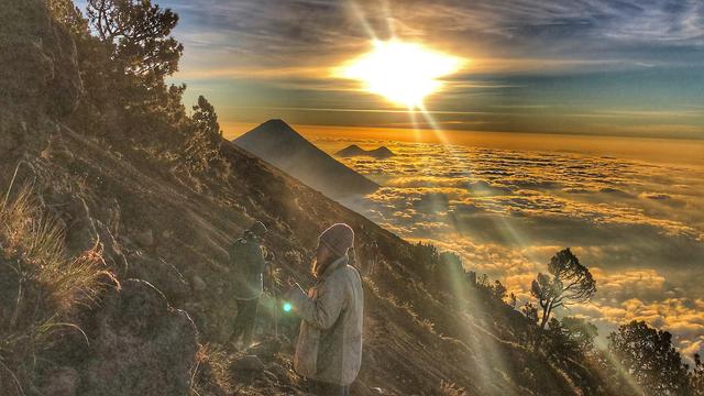 危地马拉值得去的火山，富埃戈火山和阿卡特南戈火山