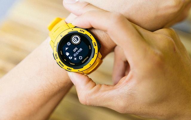 Garmin佳明instinct手表怎么样，新款佳明手表开箱实戴分享