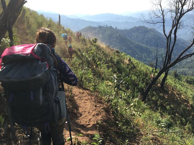 参加徒步登山活动后双腿酸痛怎么办,下山酸痛疲劳能预防