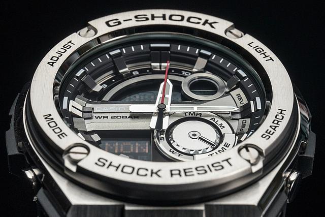 卡西欧G-SHOCK G-STEEL系列腕表，材质混搭金属感之上