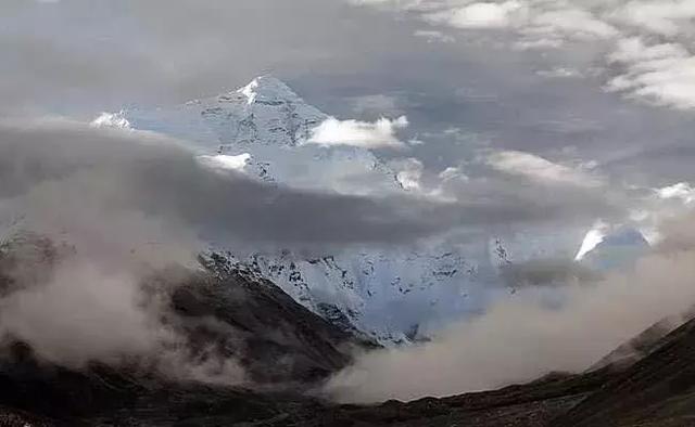 珠峰春季登山季已过半,那些去的登山家们现在都怎么样了？