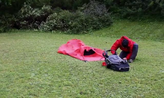 如何搭帐篷的方法,关于大风中搭设或打包帐篷的问题