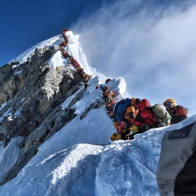 2019珠峰登山季5.24新消息：大量拥堵和登顶，又有两名登山者死亡