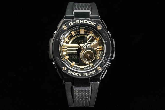 卡西欧G-SHOCK G-STEEL系列腕表，材质混搭金属感之上