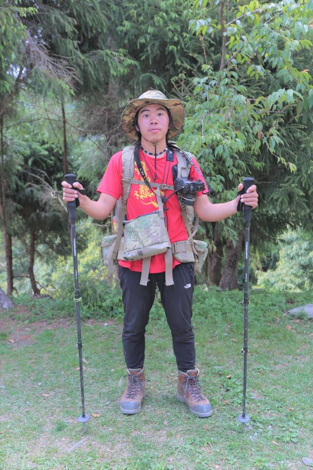 爬山一定要带登山杖,我的登山杖开箱实测