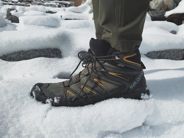 尼泊尔珠峰大本营EBC徒步日记,户外装备之户外裤、登山鞋和登山袜