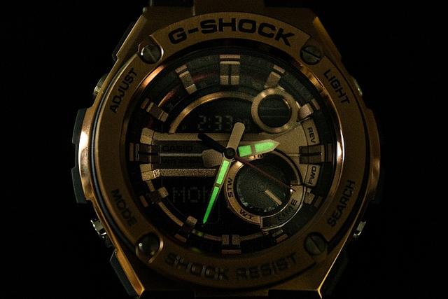 卡西欧G-SHOCK G-STEEL系列腕表，材质混搭金属感之上