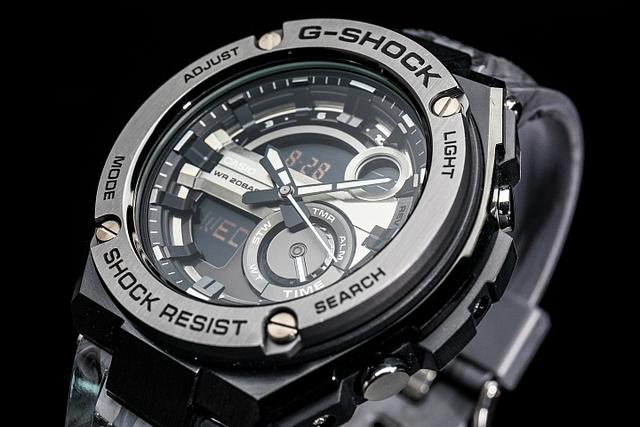 卡西欧G-SHOCK G-STEEL系列腕表，材质混搭金属感之上