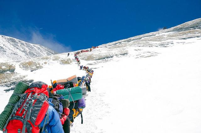 有钱就可以登上珠穆朗玛峰？攀登珠峰是怎样一种体验？