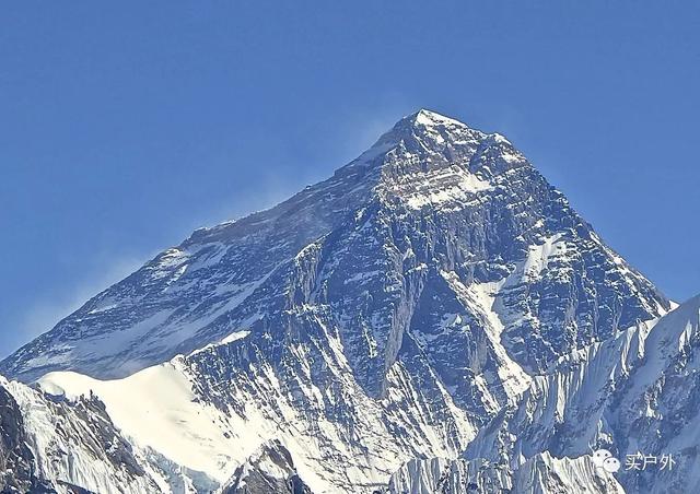 珠峰上的睡美人 女登山家丧生前哀求：“请不要扔下我”