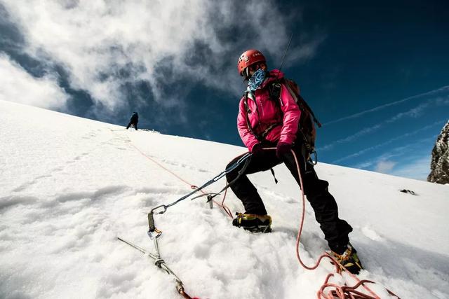 购买登山鞋如何选择,雪季登山怎样选择合适的登山鞋?