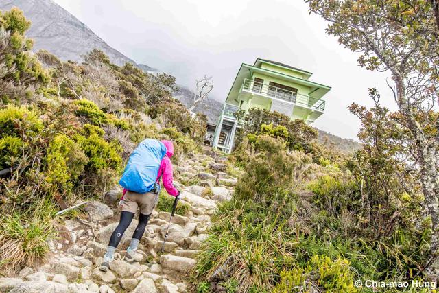 女生登山指南,女生户外爬山需要准备哪些装备