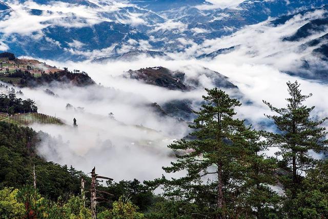 夏季户外徒步登山的衣物穿搭原则，看看都有哪些？