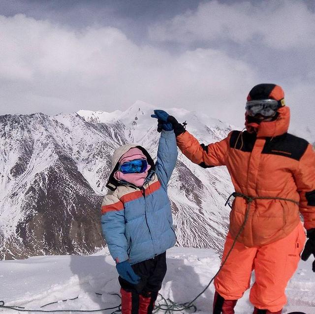 10岁小女孩成为最年轻的7000米高峰登顶者,计划明年等珠峰