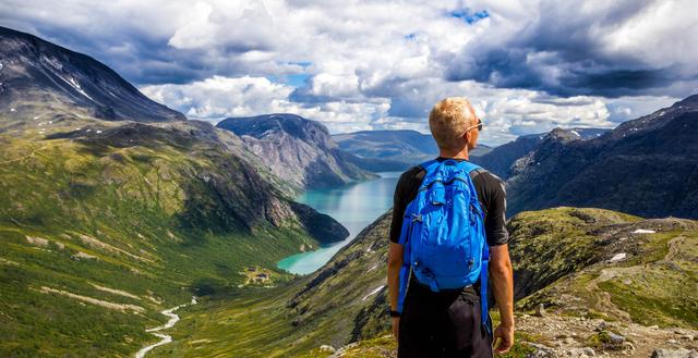 如何挑选登山背包?登山背包和旅行背包的区别?