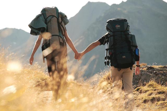 如何挑选登山背包?登山背包和旅行背包的区别?